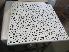 不規(guī)則圓孔雕花鋁板